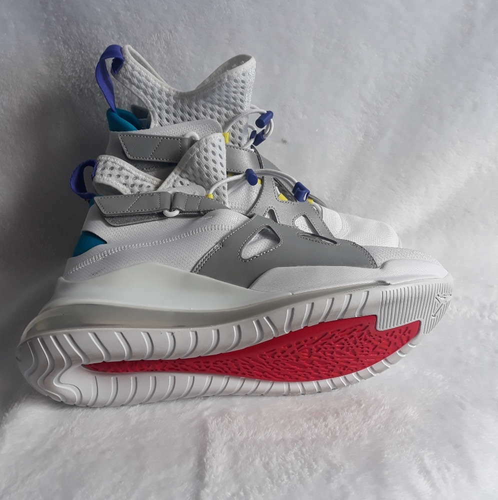 Nike Air Jordan Latitude 720 - Picture 3 of 6